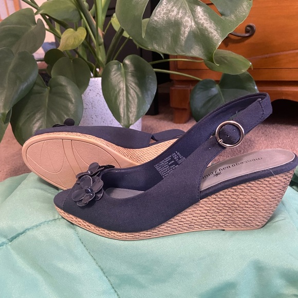 Navy blue Montego Bay Club peeptoe wedges! - Picture 2 of 3
